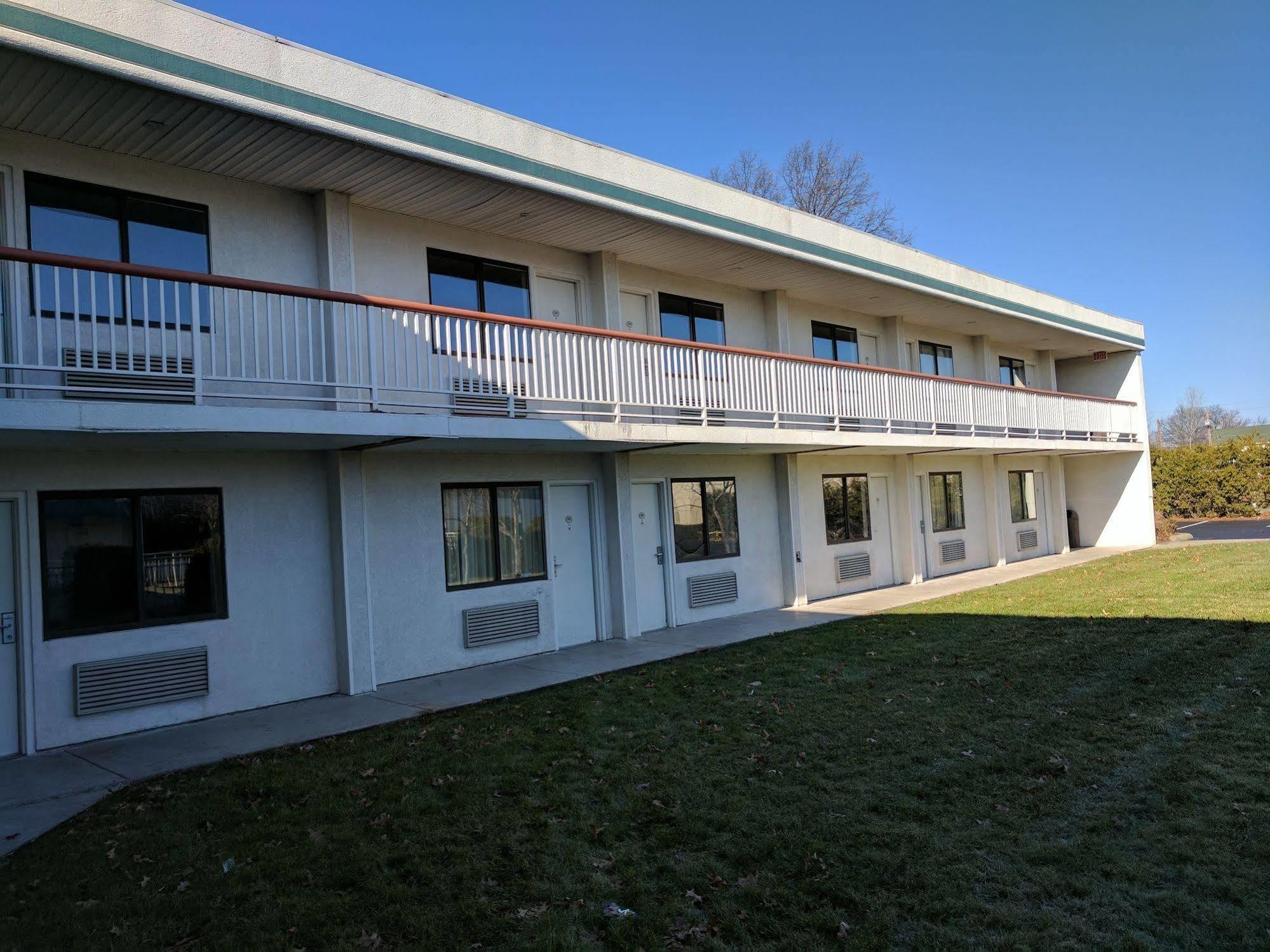 Sprucewood Inn Elyria Dış mekan fotoğraf