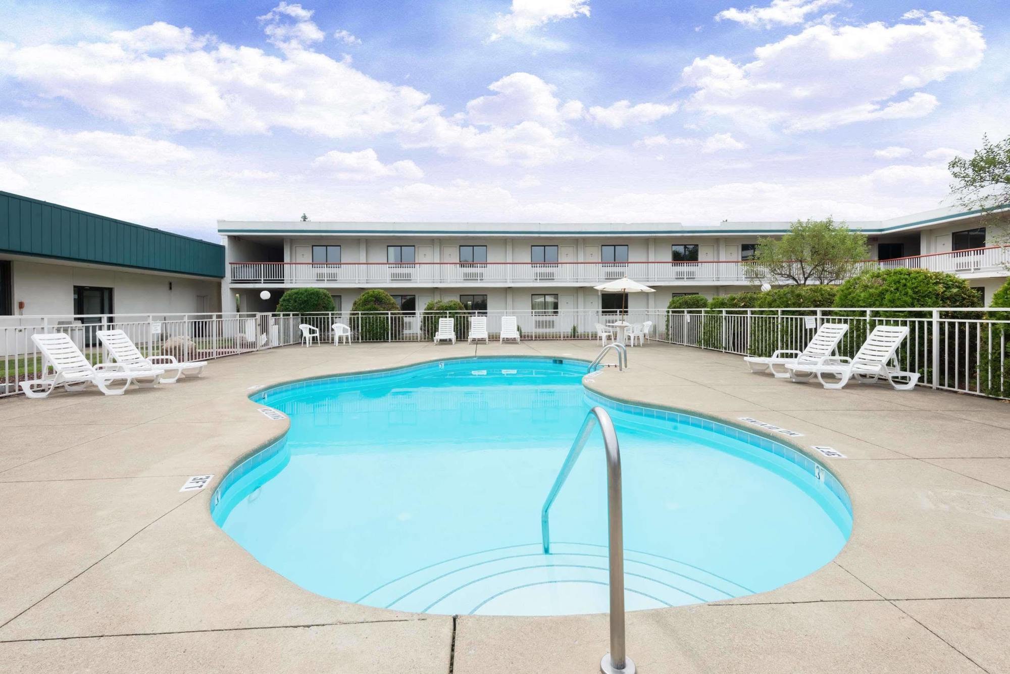 Sprucewood Inn Elyria Dış mekan fotoğraf