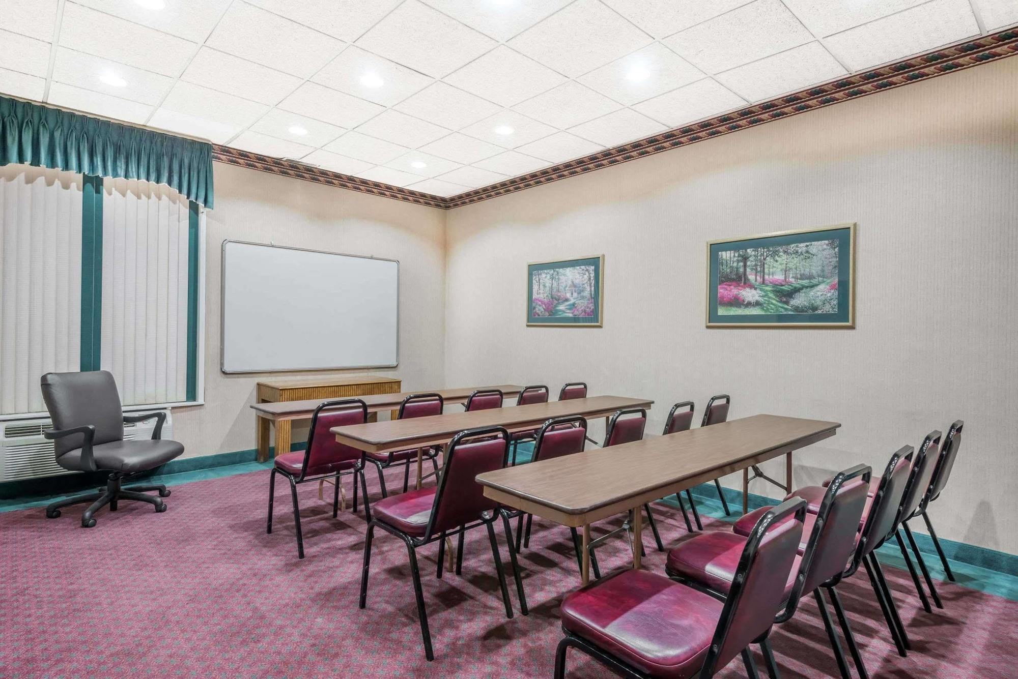 Sprucewood Inn Elyria Dış mekan fotoğraf